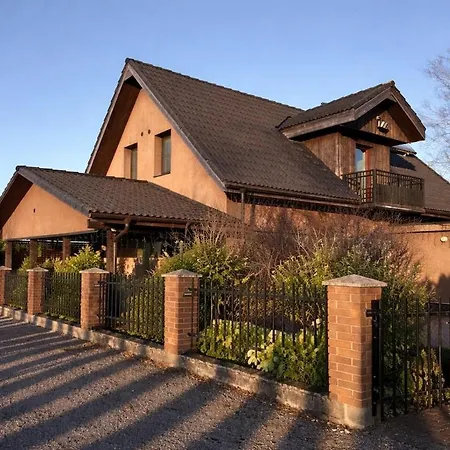 Nyaraló A Cozy And Spacious Three-bedroom Semi-detached House Awaits Guests *