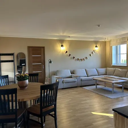 Nyaraló A Cozy And Spacious Three-bedroom Semi-detached House Awaits Guests Vesneri