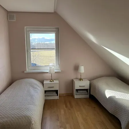 A Cozy And Spacious Three-bedroom Semi-detached House Awaits Guests *