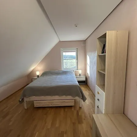 Nyaraló A Cozy And Spacious Three-bedroom Semi-detached House Awaits Guests Vesneri